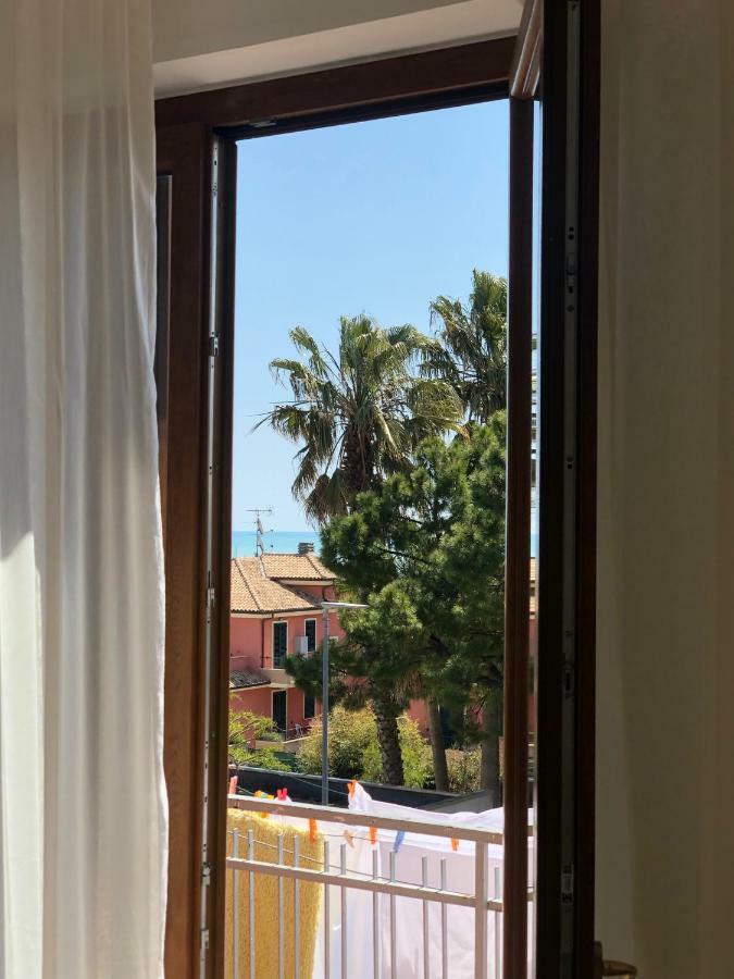 Appartamento In Casa Indipendente A 2 Km Dal Mare. Porto SantʼElpidio Exteriör bild